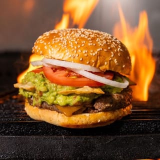 Cuarto Guac Cheeseburger
