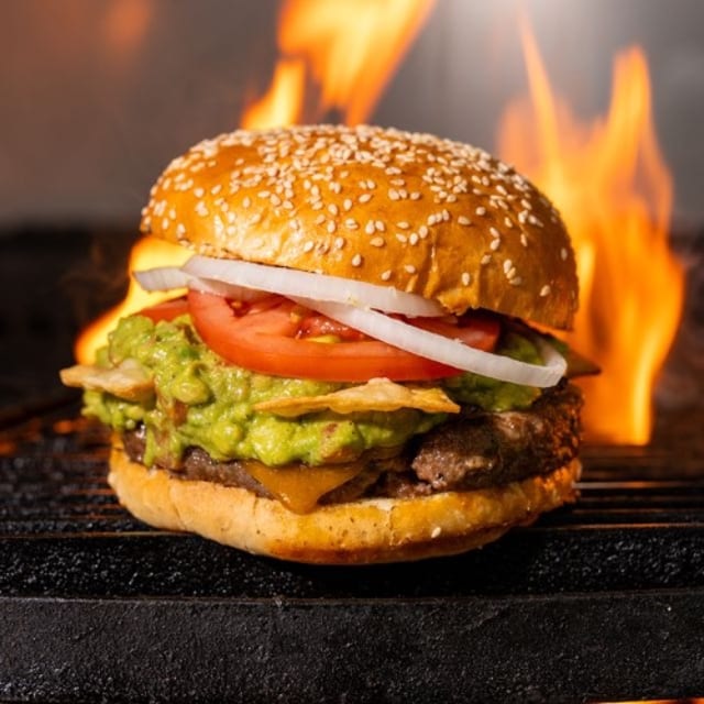 Cuarto Guac Cheeseburger.